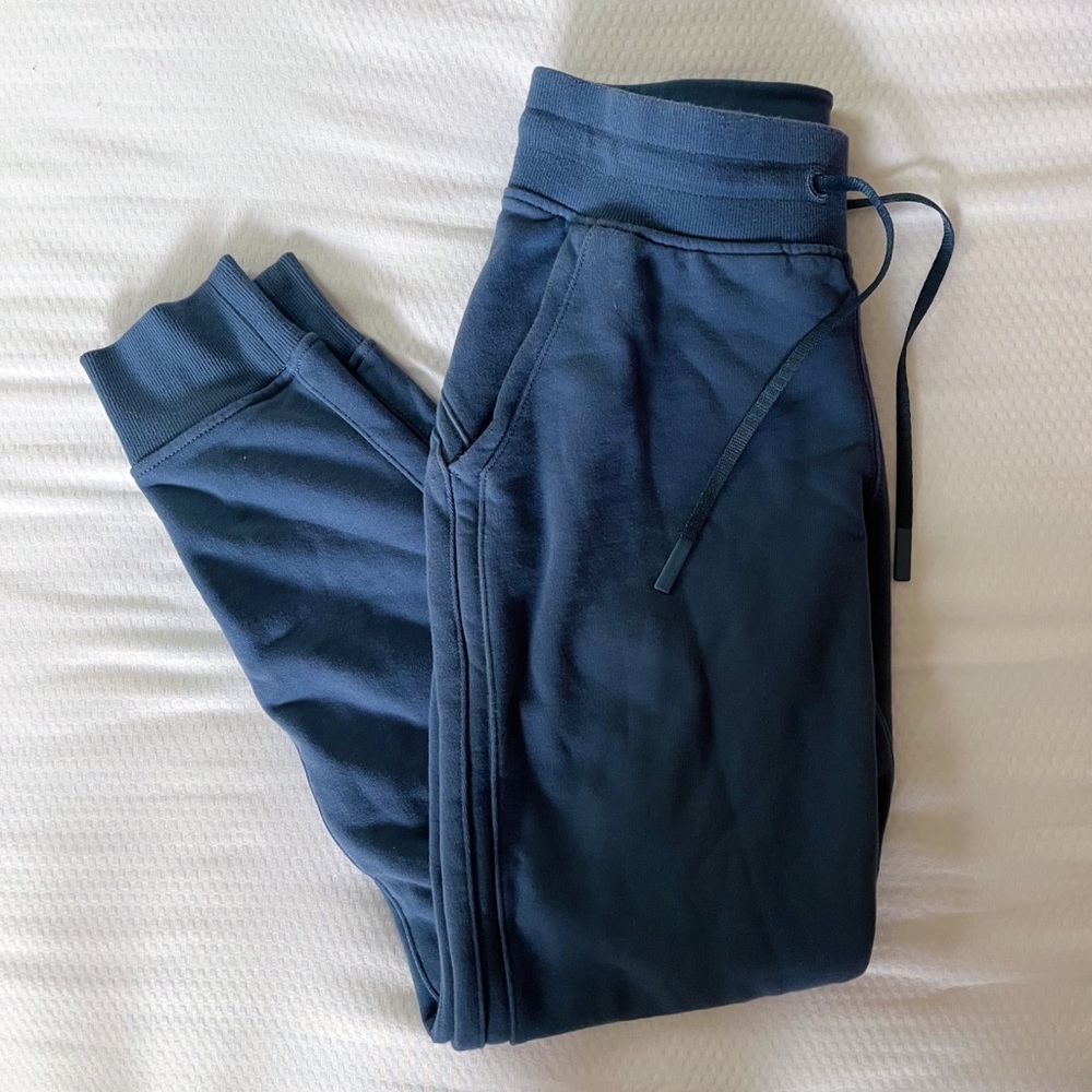 LULULEMON SWEATPANTS!!